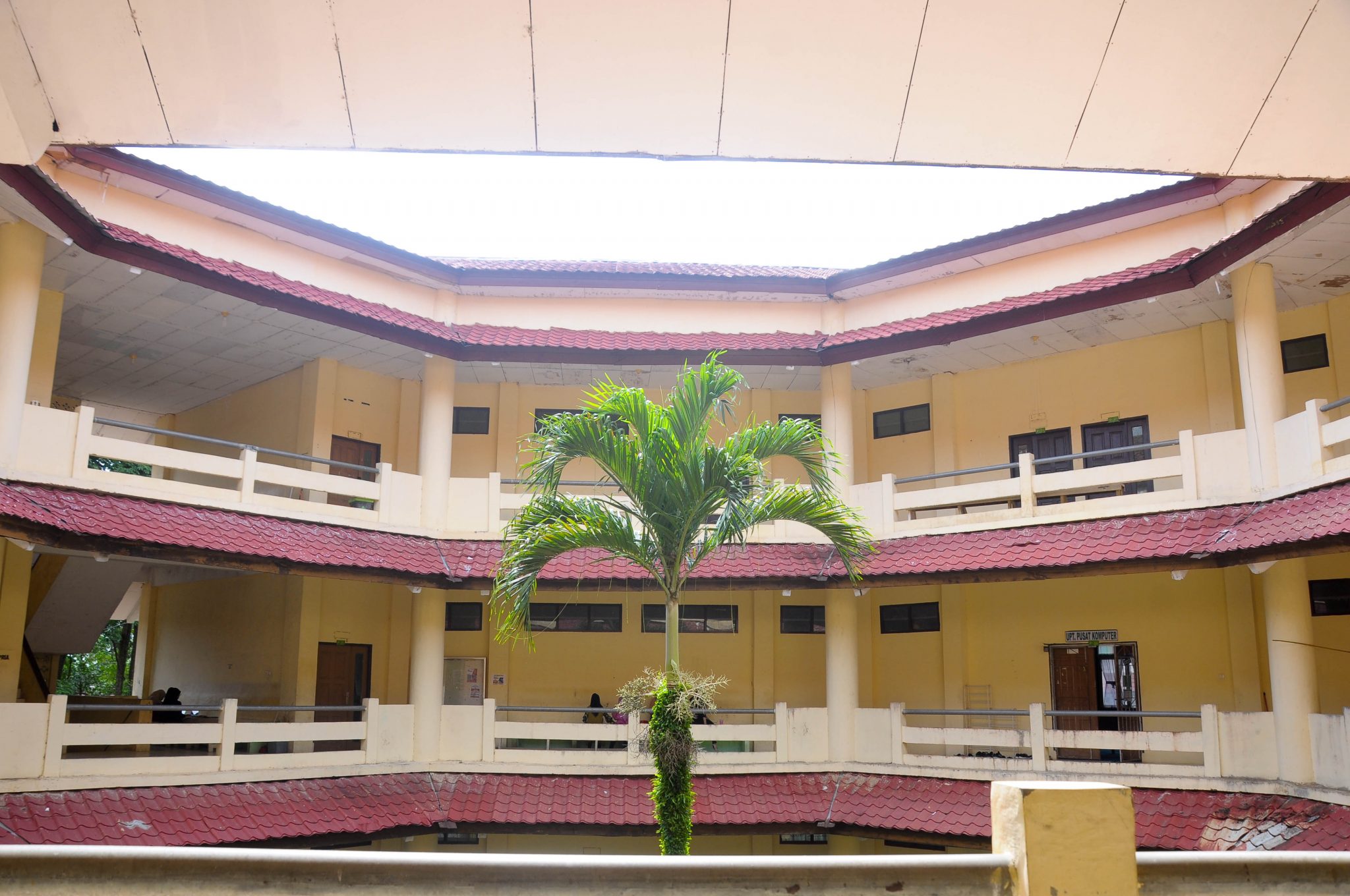 EVALUASI VISI MISI FAKULTAS EKONOMI UPP