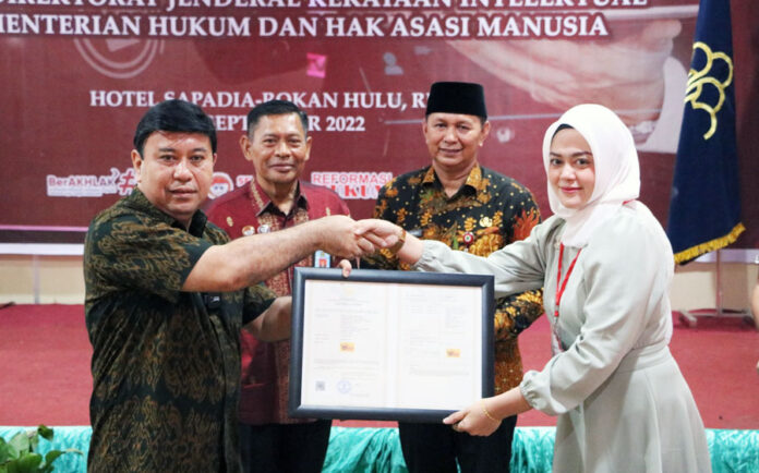 Tersebar di Wilayah Indonesia, Pentol Dower Terima Sertifikat Merek Dari Kemenkumham RI