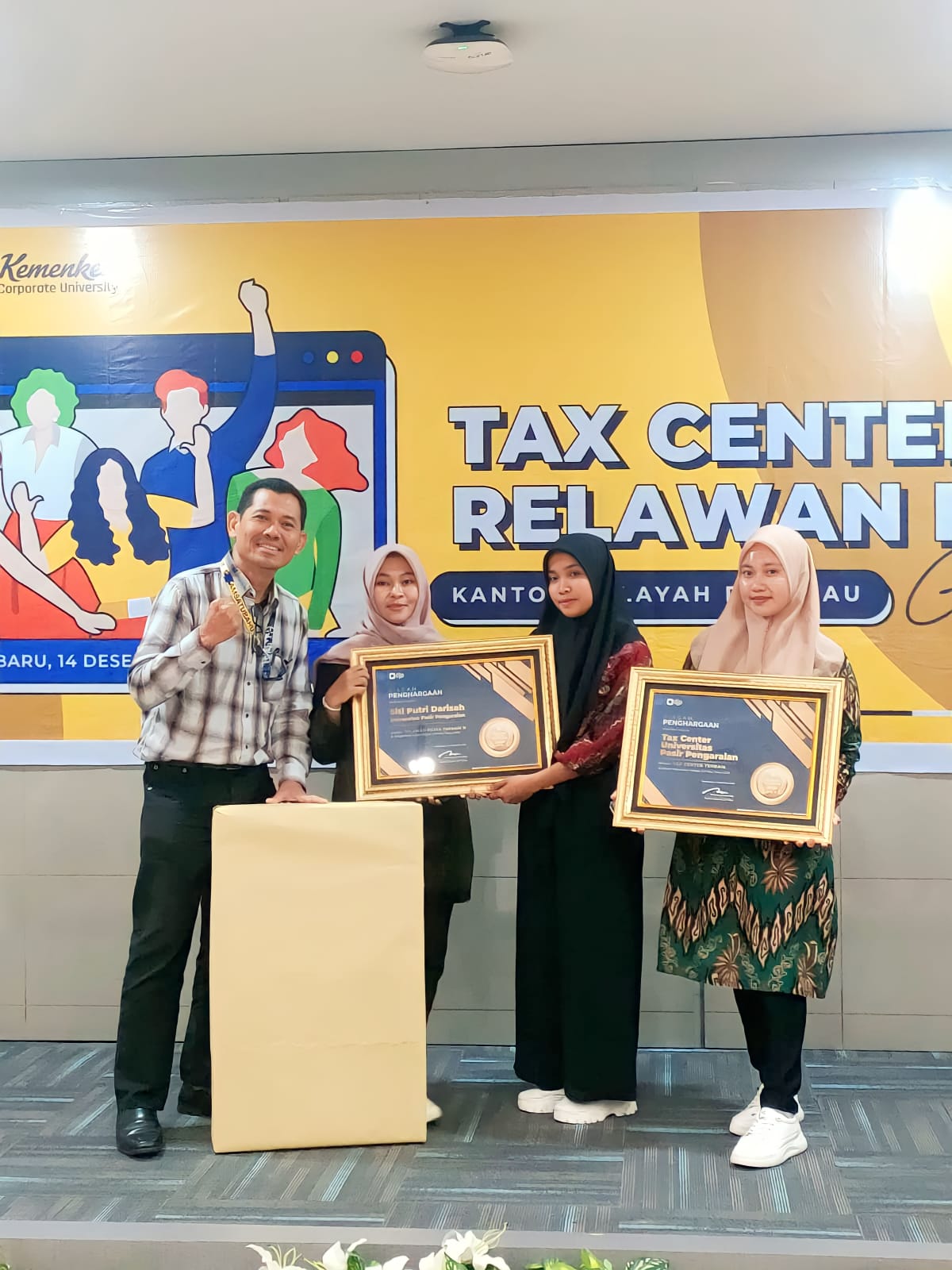 SATU LANGKAH MAJU TAX CENTER UPP DIBAWAH ARAHAN DOSEN ANDI AFRIZAL, S.E, M.SI, AK.C.A. DAN DR. AFRIJAL, S.E, M.M, AK.C.A. , RAIH PREDIKAT TERBAIK TINGKAT PROVINSI 2023